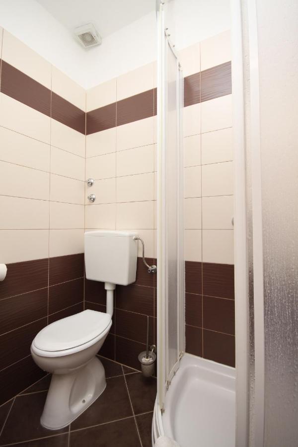 Family Friendly Apartments With A Swimming Pool Povljana, Pag - 244 Esterno foto