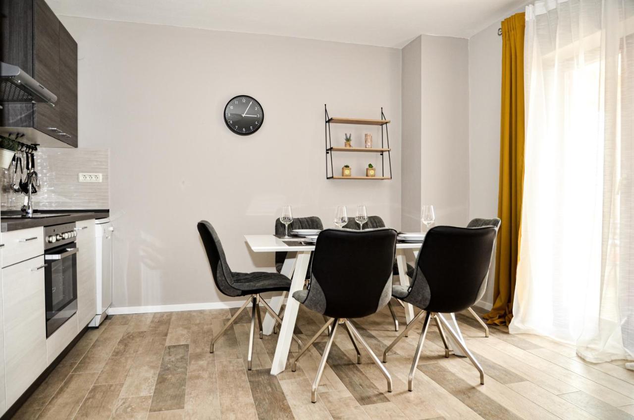 Family Friendly Apartments With A Swimming Pool Povljana, Pag - 244 Esterno foto