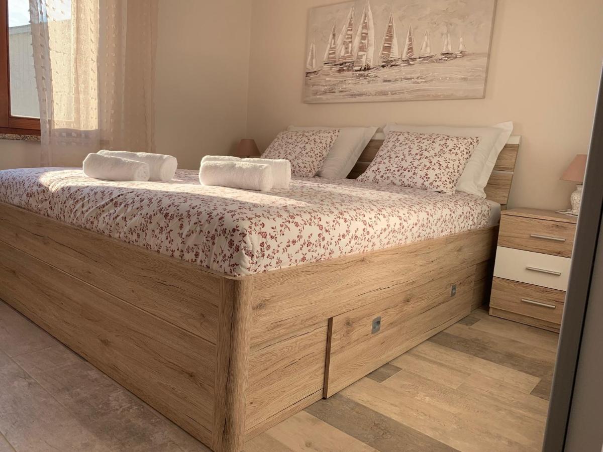 Family Friendly Apartments With A Swimming Pool Povljana, Pag - 244 Esterno foto