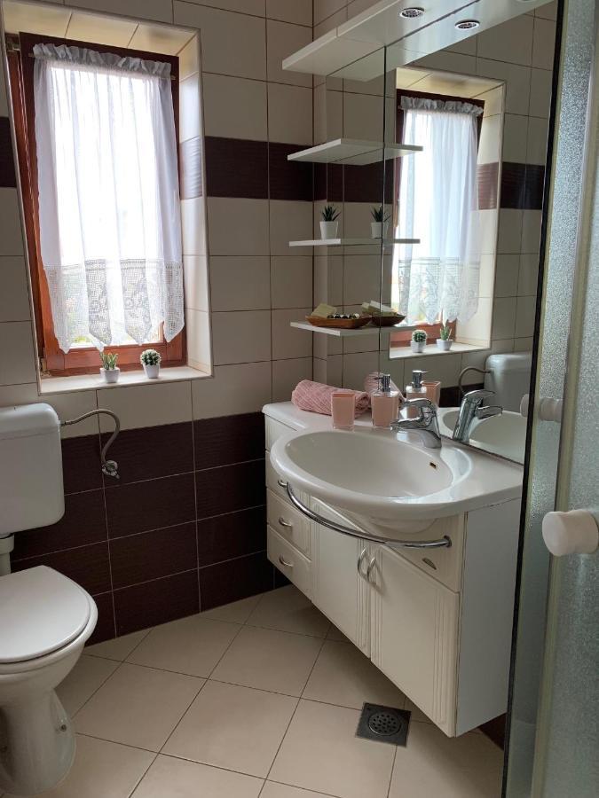 Family Friendly Apartments With A Swimming Pool Povljana, Pag - 244 Esterno foto