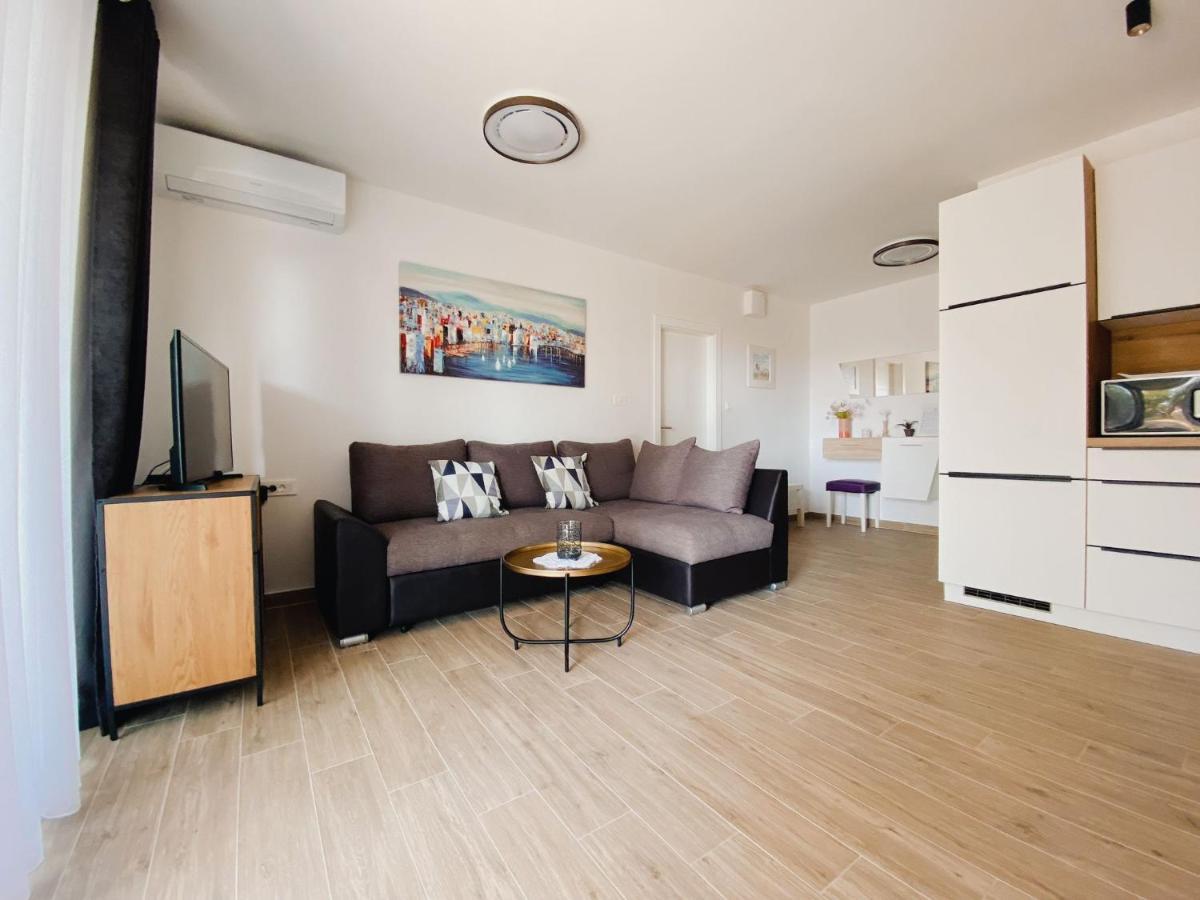 Family Friendly Apartments With A Swimming Pool Povljana, Pag - 244 Esterno foto