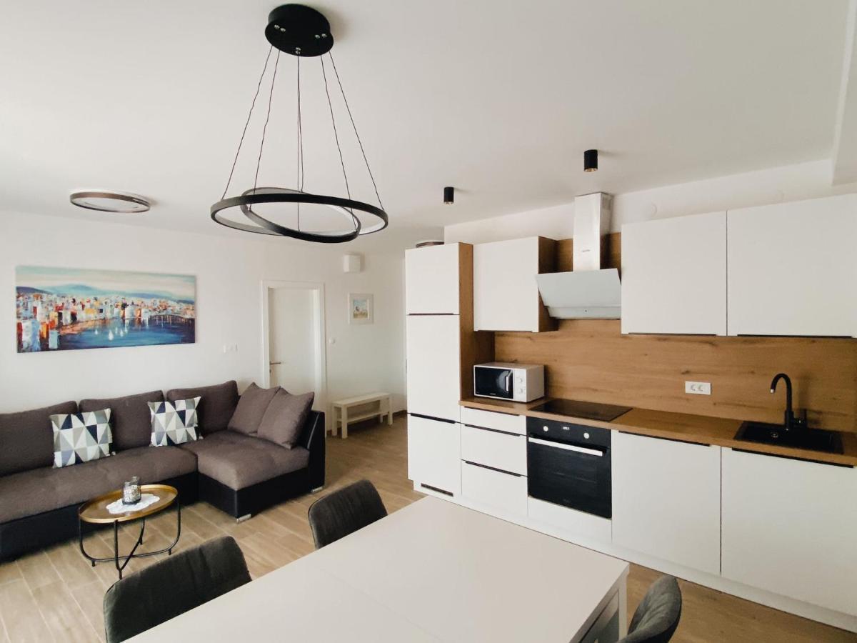 Family Friendly Apartments With A Swimming Pool Povljana, Pag - 244 Esterno foto